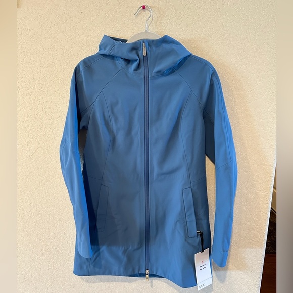 NWT Lululemon RepelShell Rain Jacket / Soft Denim / 6 - Picture 1 of 10